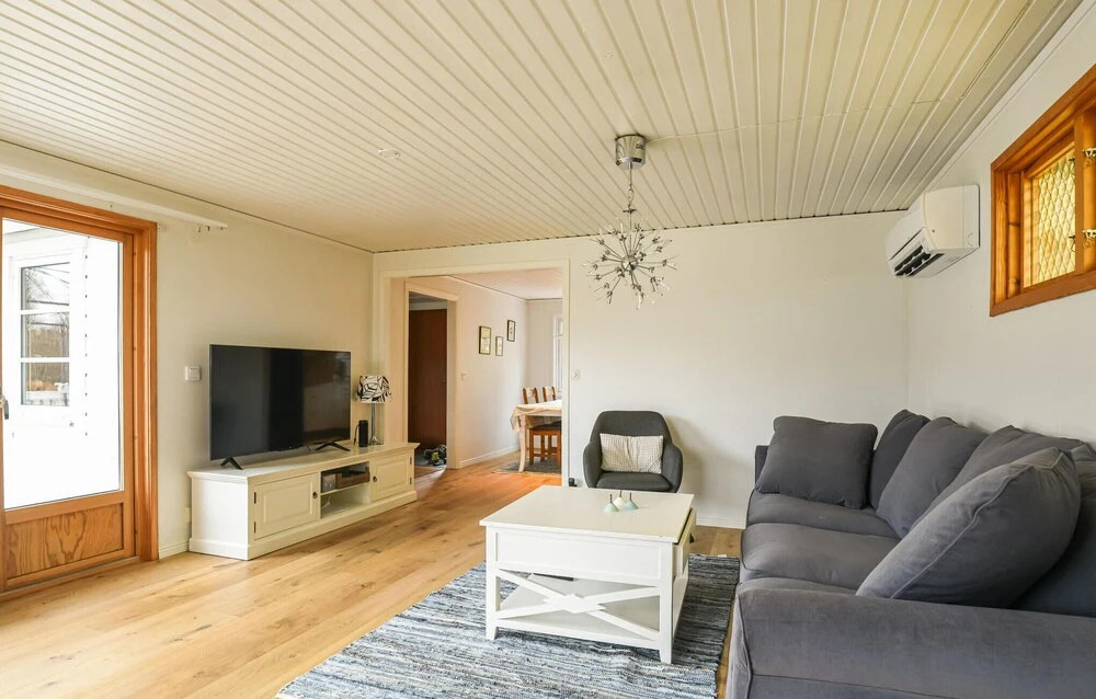 2 Bedroom Awesome Home In Brastad