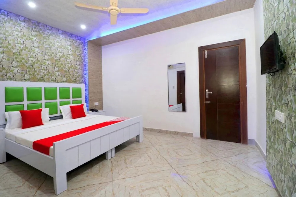 OYO 27916 Hotel Bubbles