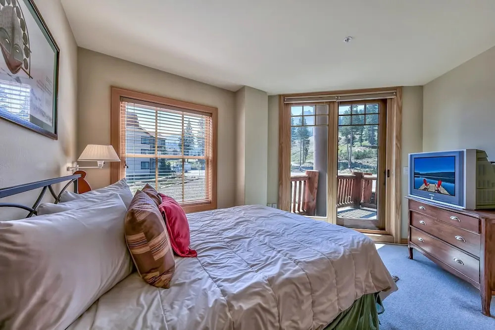 Luxury Three Bedroom Kirkwood Condo Steps From Chair Six 3 Bedrooms 2