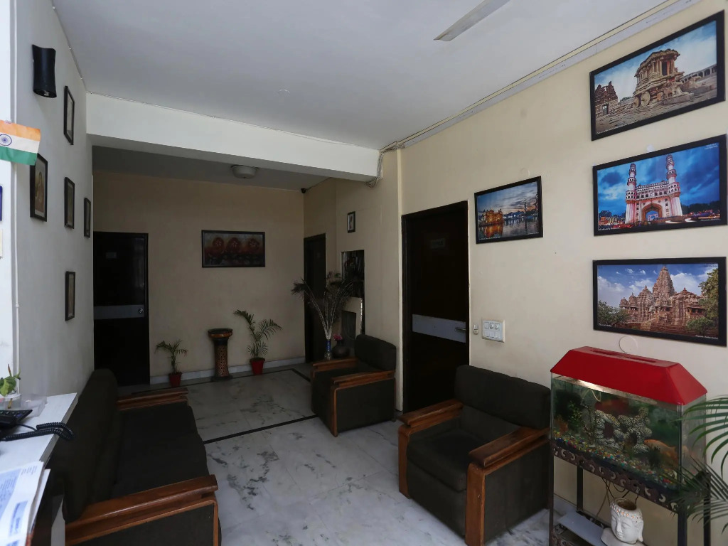 OYO 23478 Hotel Kamran Residency