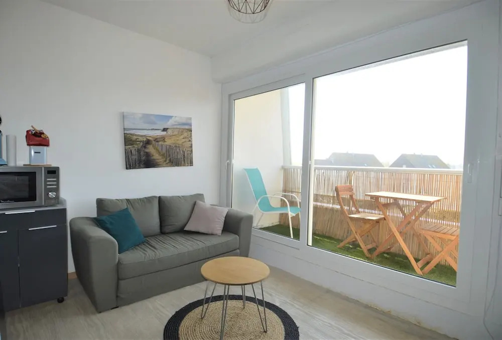 Charmant studio avec balcon à 20m de la mer