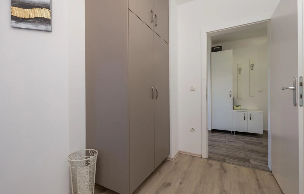 Beautiful Apartment in Lovran With Wifi and 2 Bedrooms