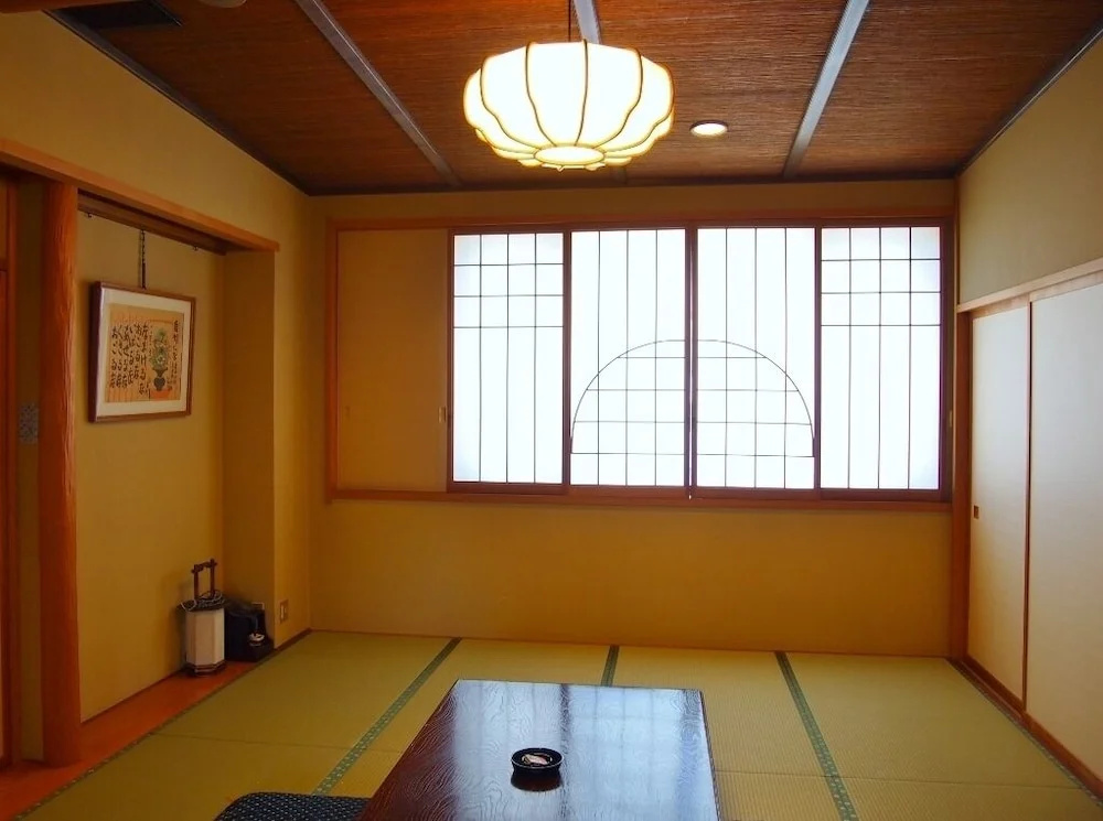 Chuo Hotel 中央ホテル
