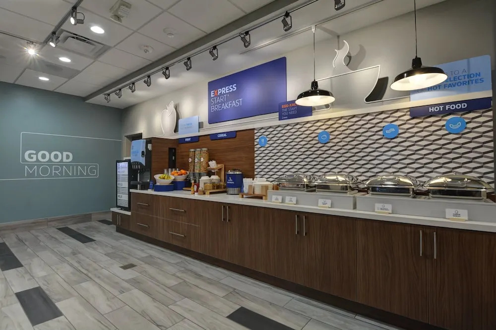 Holiday Inn Express & Suites - Greenville - Taylors by IHG
