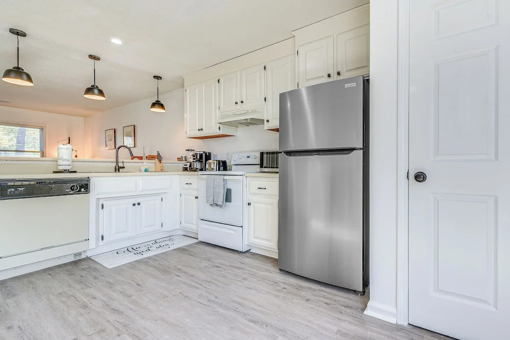 1 Mi to Beach: Cozy Grand Strand Townhome!