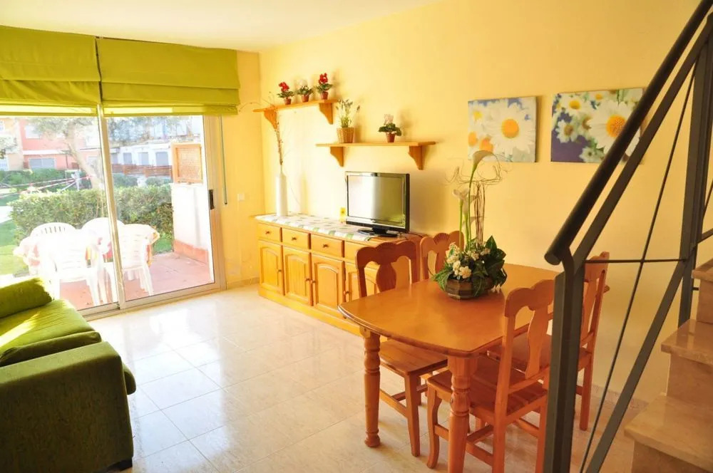 Cambrils Pool View House for 6 Guests