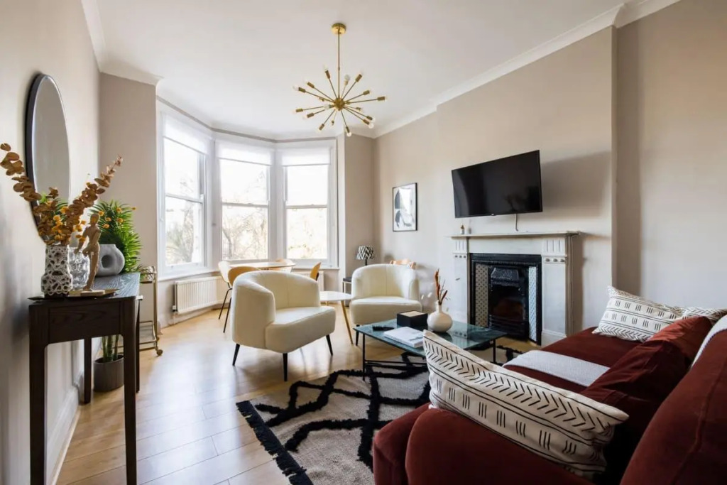 The Ealing Escape - Elegant 2BDR Flat With Parking