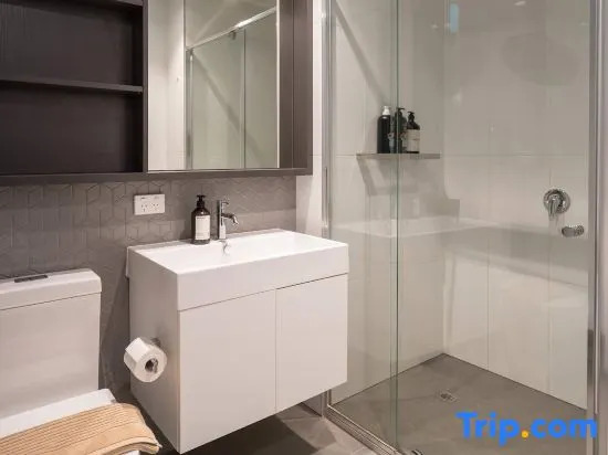 Modern Hawthorn 1BR Walk to Cafes & Transport