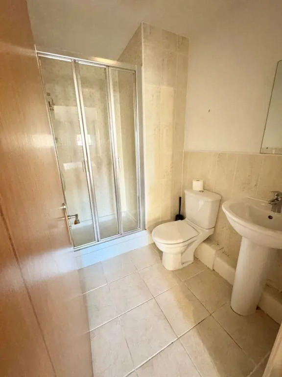 Sea Breeze Retreat in Swansea