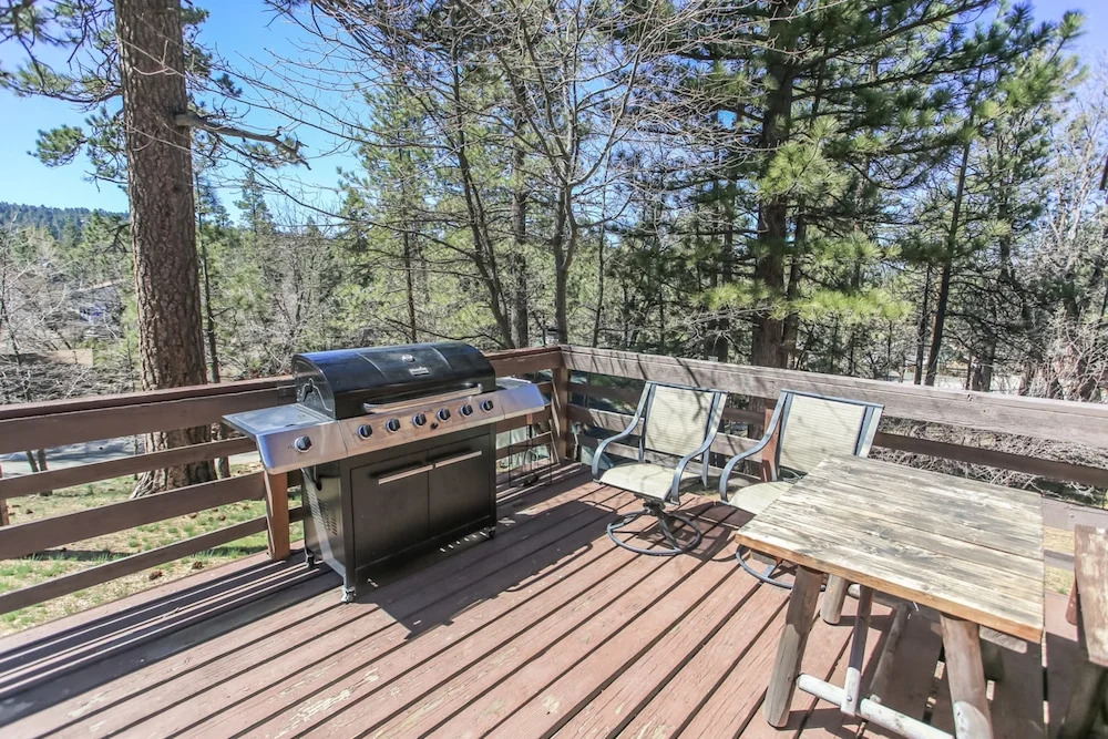 A Honeymooners Hideaway by Big Bear Cool Cabins