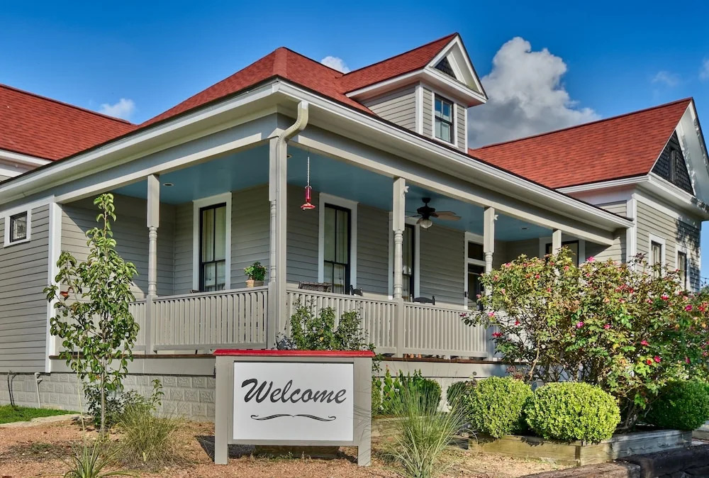 Heritage Sunday House