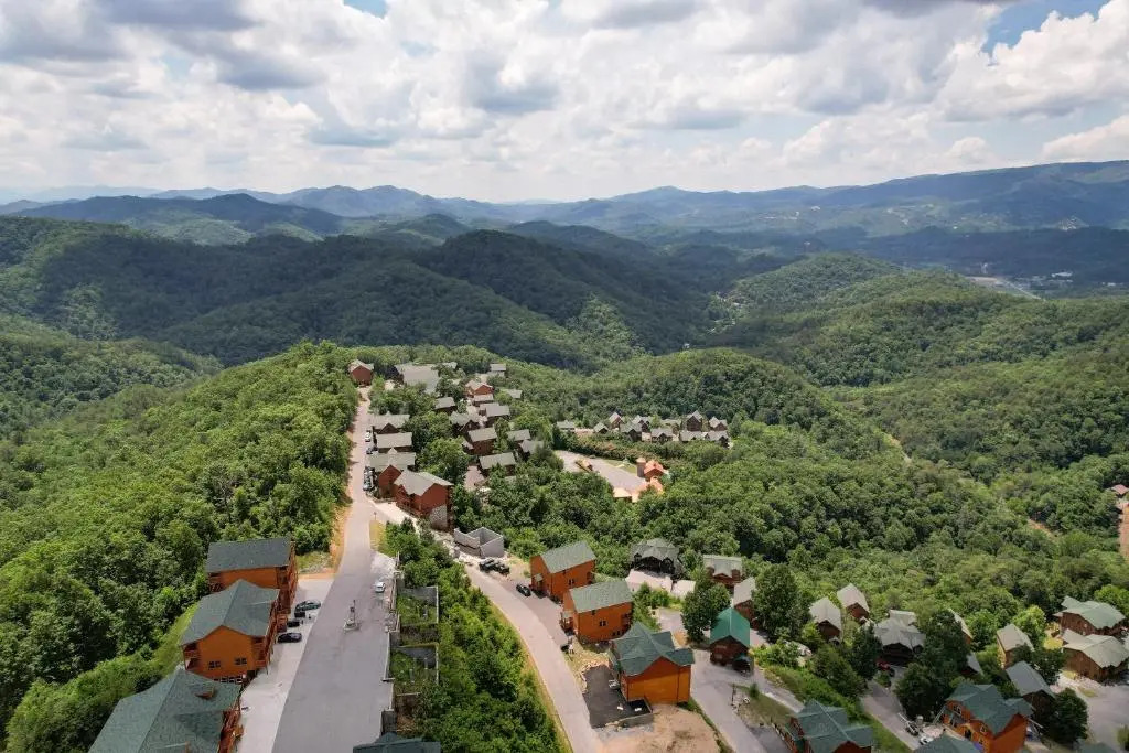 Duval by Avantstay 10min to DT Pigeon Forge w/ Indoor Pool, Hot Tub & Amazing Views!