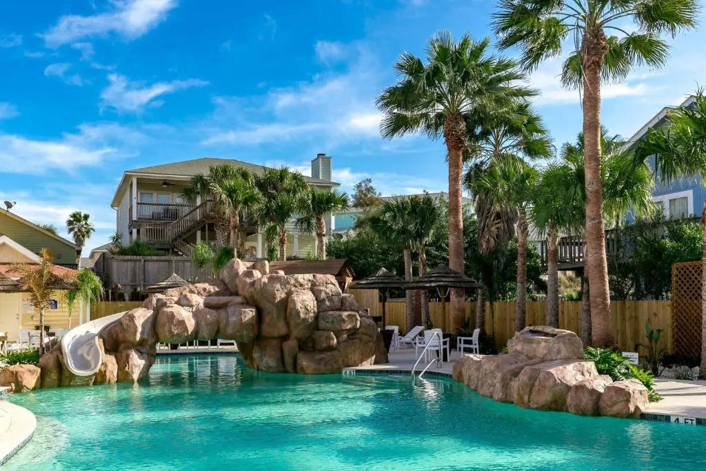 BC507 Beautiful Townhome, Heated Pool with Water Slide, Close to Beach