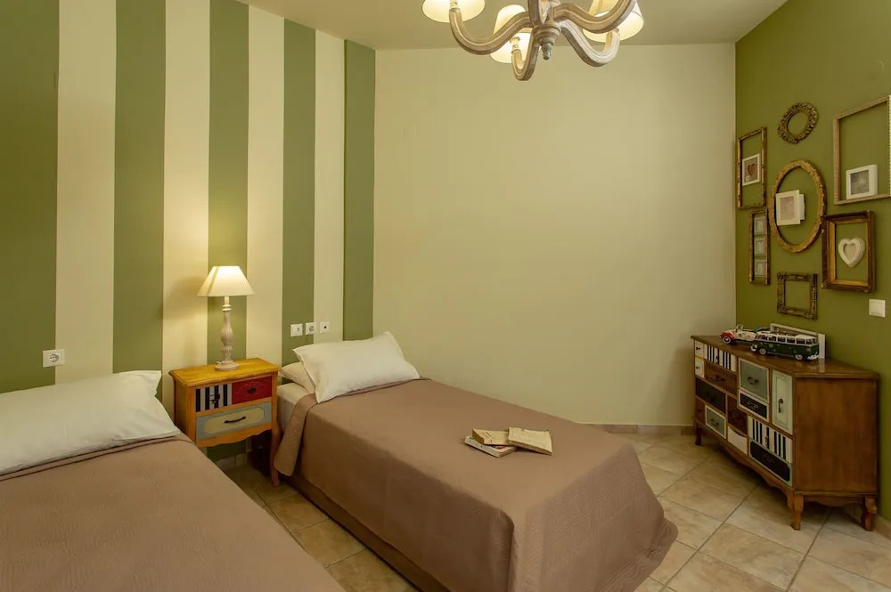Luxury Villa Golden Crest with private pool