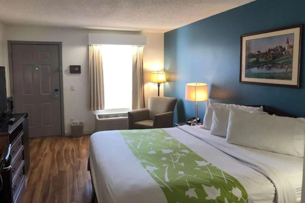 Brentwood Inn & Suites