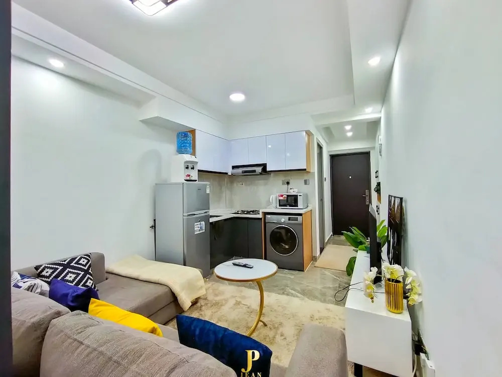 Lux Suites Heartland Business Apartments