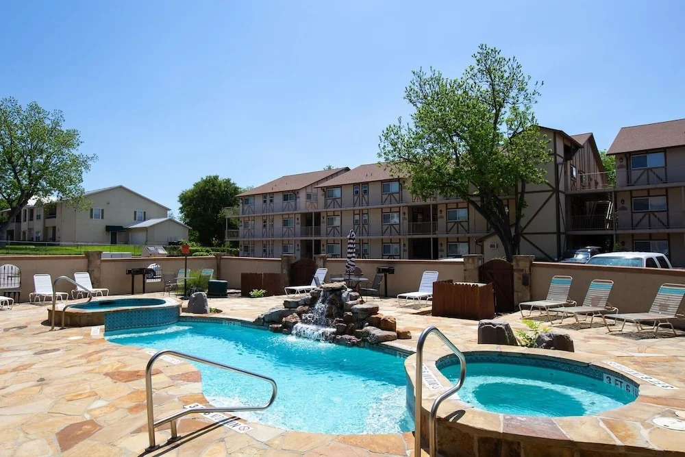 Ww F101 Slice Of Heaven 2 Bedroom Condo by RedAwning