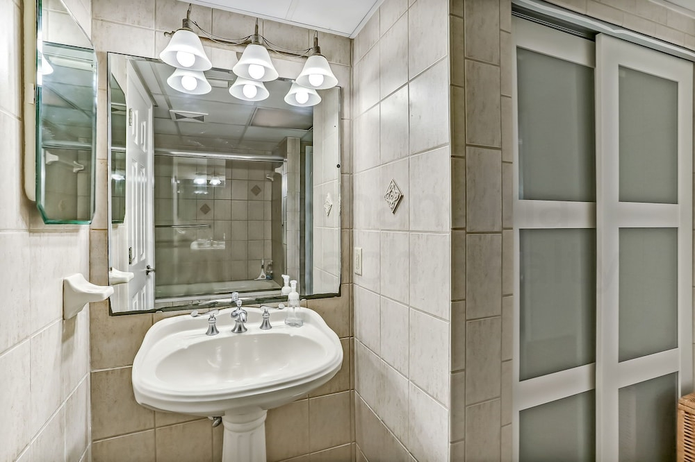 6th Floor, Updated and Beautiful! Oceanfront Condo With Balcony, Fishing Pier