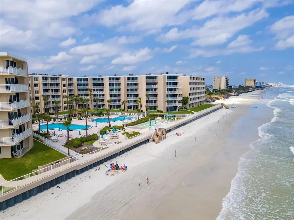 Oceanfront 2 bed Condo in New Smyrna Beach FL