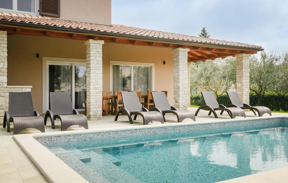 Nice Home in Medulin With 3 Bedrooms, Wifi and Outdoor Swimming Pool