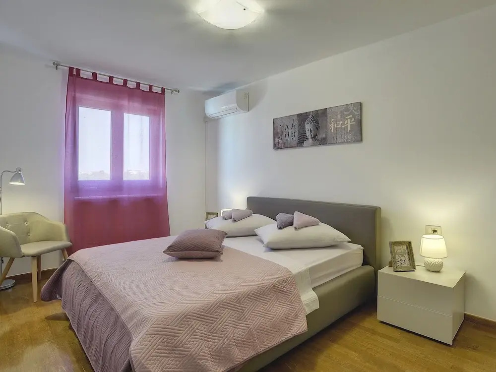 Villa in Pula with sea beach