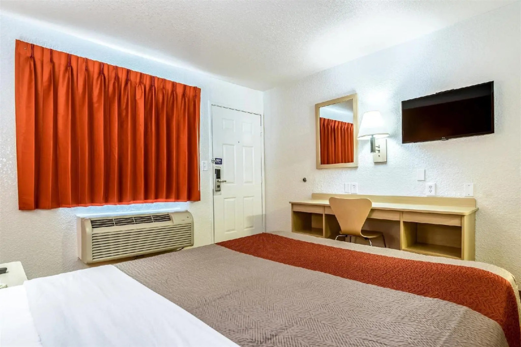 Motel 6-Anaheim, CA - Fullerton East