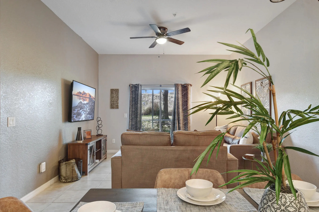 Bahama Bay New Modern 2 Bedroom, patio sleeps 6, Davenport, US