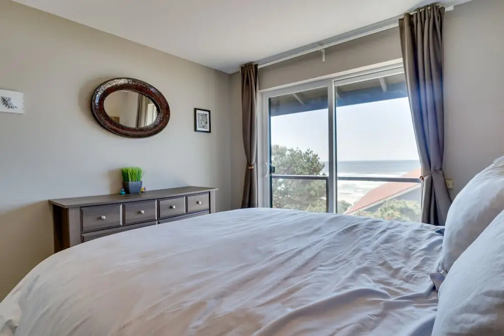 Pacific Penthouse With Sunroom & Ocean Views!