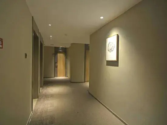 Homeinn Hotel (Zhangjiakou Victoria Square Zhongbao Building)