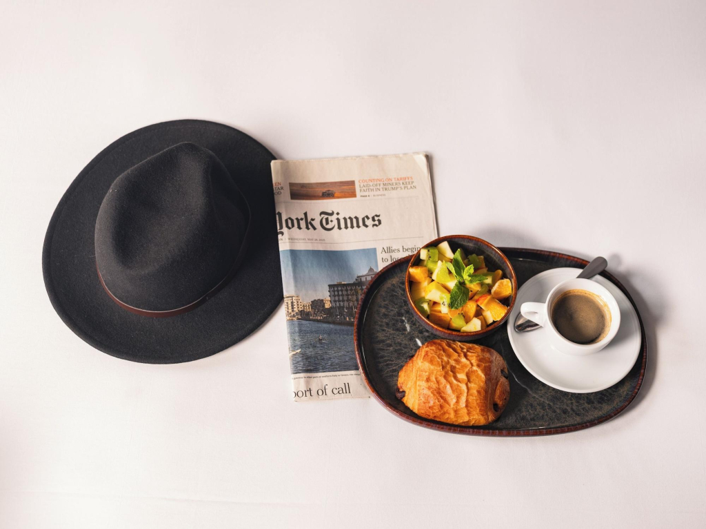 Snob Hotel
