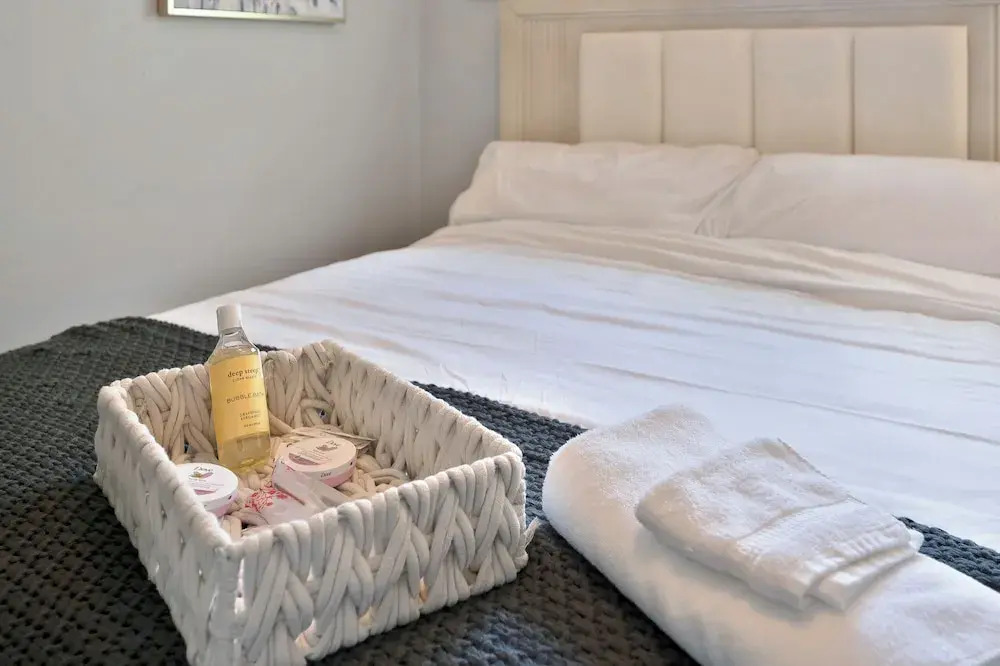 Walk to UC Davis Medical Center! Duplex w/ Patio