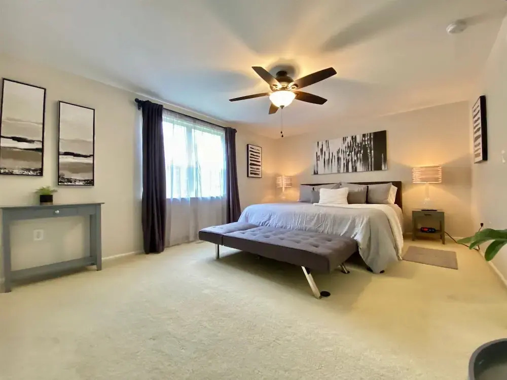 Top Rated Townhome - Our Reviews say it All. Large Discount During Pandemic. Self Checkin, Pet Friendly! Super-host Support