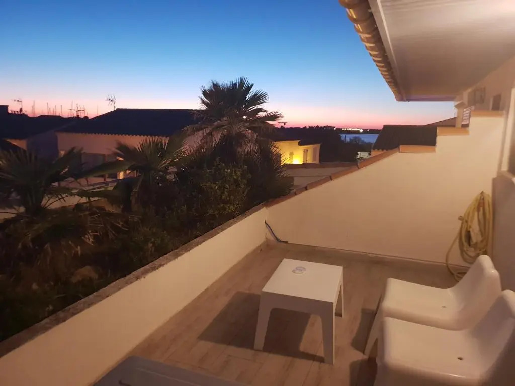 Hotel Les Palmiers En Camargue