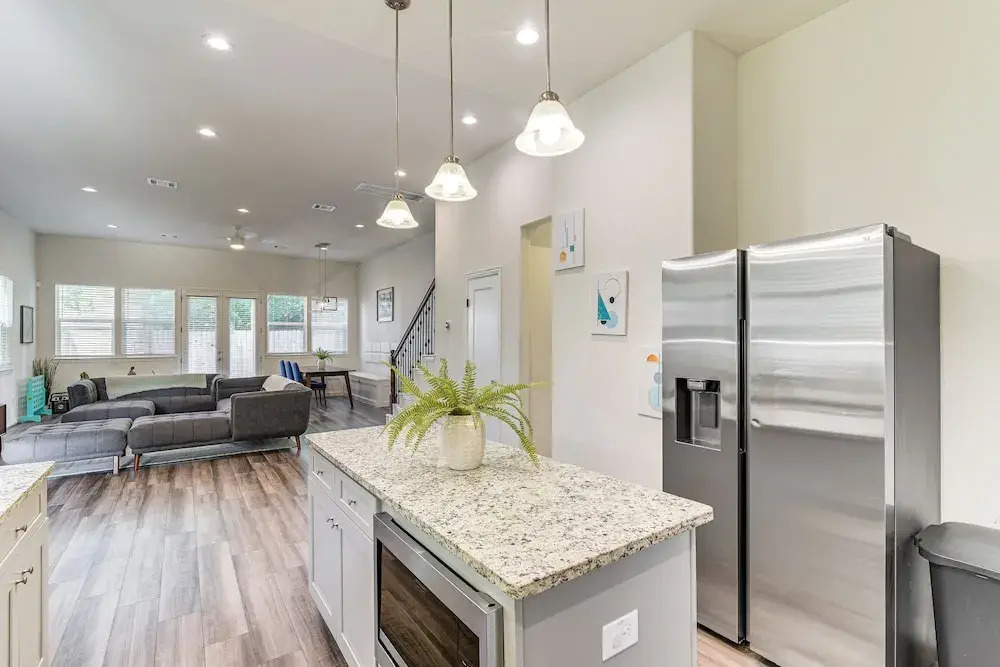 5 Mi to Downtown - Chic Home w/ Patio in Houston!