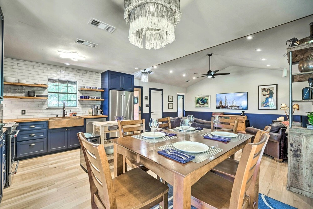 Dripping Springs Cabin w/ Pool, Hill Country Views