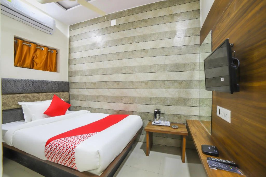 OYO 67345 Hotel Anjani Inn