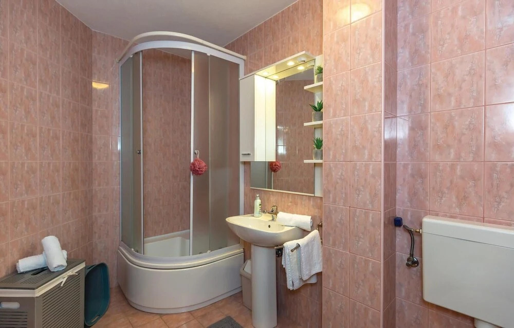 Beautiful Home in Makarska With Wifi and 2 Bedrooms