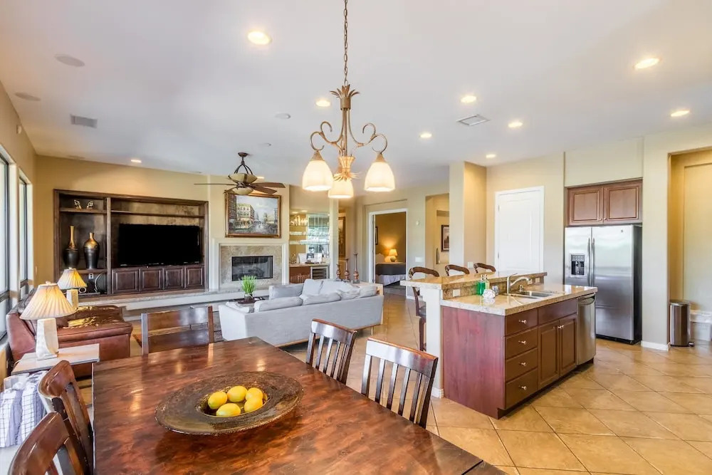 Aurora by AvantStay Stylish Spacious Oasis w Pool Spa BBQ