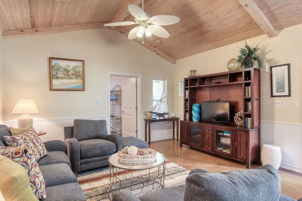 Admirals Quarters 103pb 2 Bedrooms 2 Bathrooms Condo