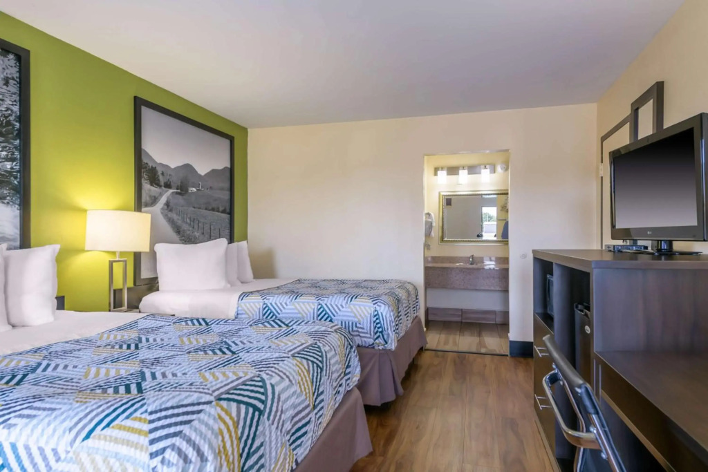 Motel 6 Forsyth, GA Tift College