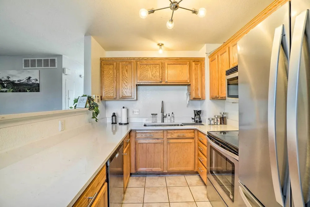 Bright Englewood Condo ~ 9 Mi to Dtwn Denver!