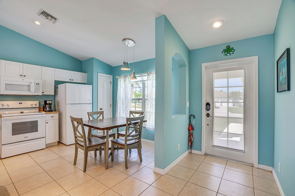 Dog-friendly Cape Coral Home: Private Pool!
