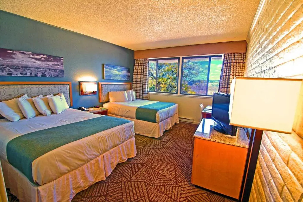 Thunderbird Lodge