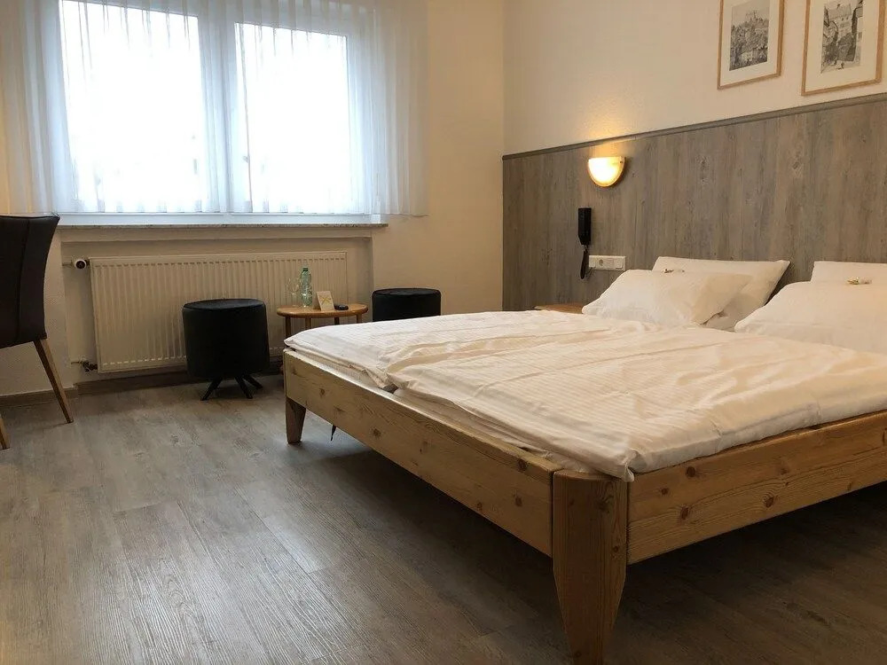 Hotel Orthwein -kostenfreie Parkplätze