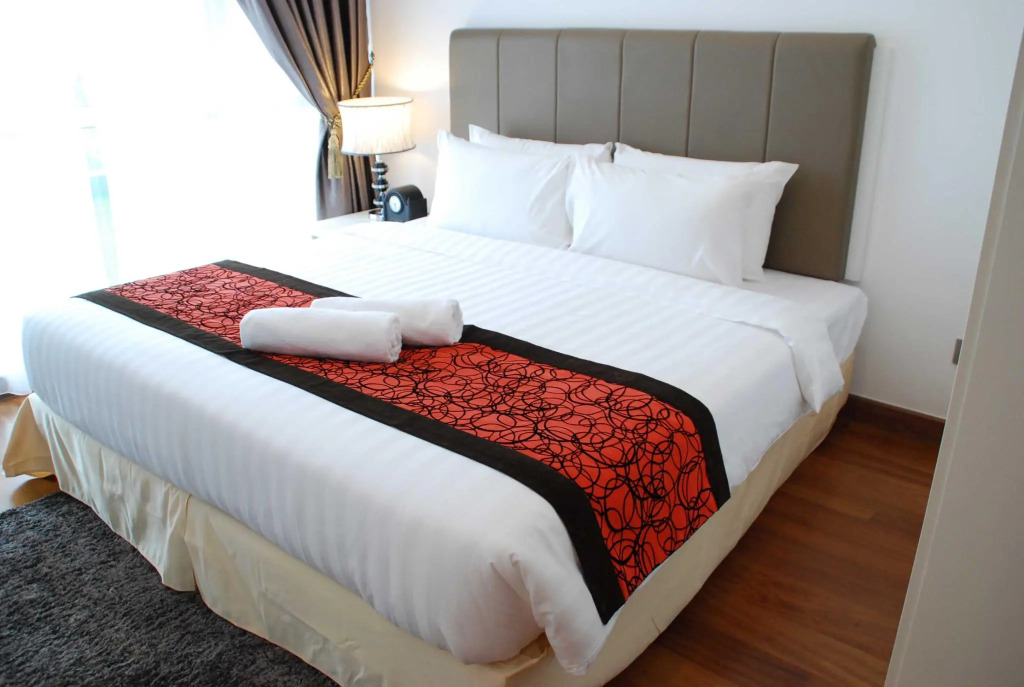 Paragon Serviced Suites @ Straits View