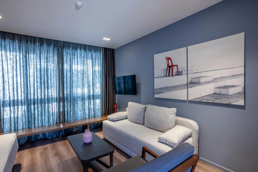 Violin Glam Apartments by BiNoBi