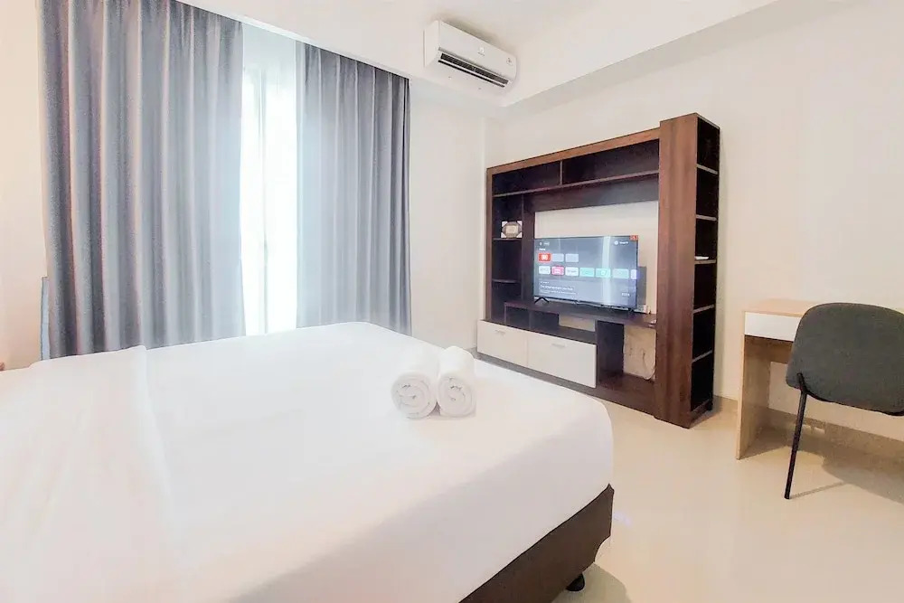 Comfort Living 1Br Without Living Room At Bintaro Embarcadero Apartment