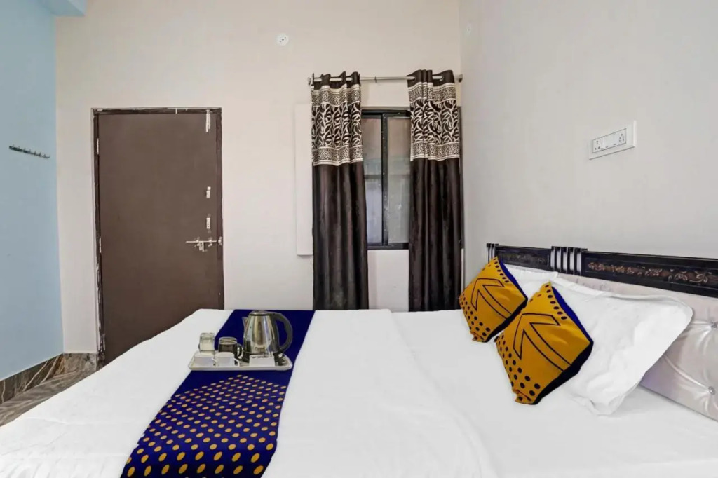 Spot On 700233 Hotel Rommies Inn