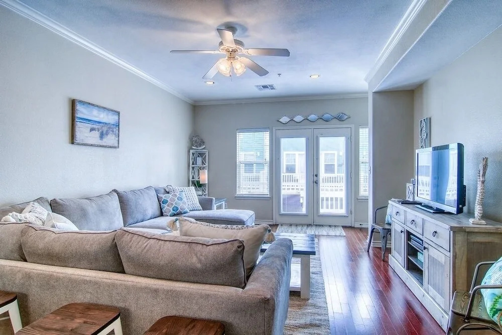 Shoreline Dreams - 3 Br Condo
