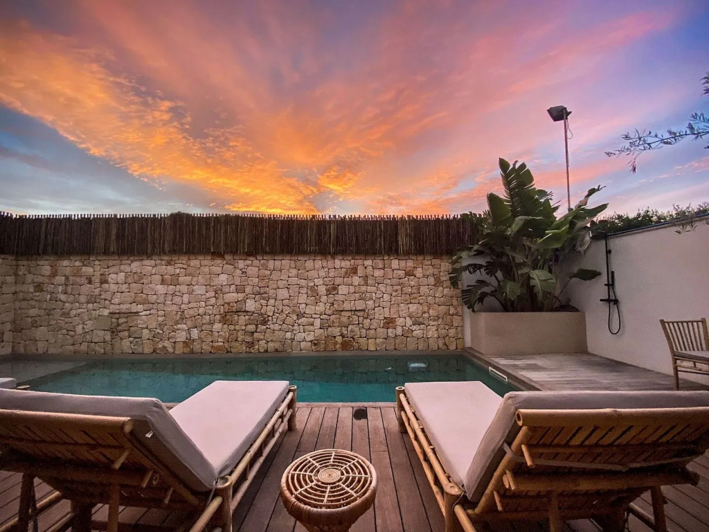 S Estancia Suites